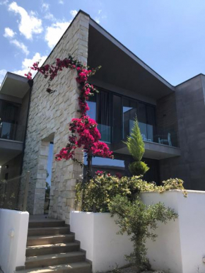 OLEA Family Suite with Garden, Dhërmi